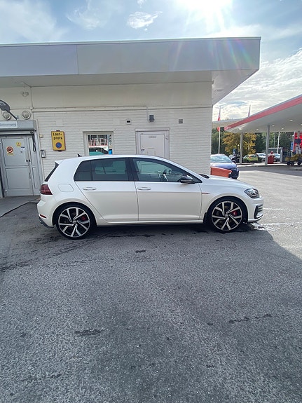 Volkswagen Golf VII 4 of 9