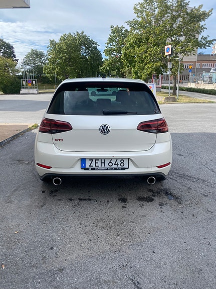 Volkswagen Golf VII 2 of 9
