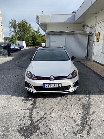 Volkswagen Golf VII 7 of 9