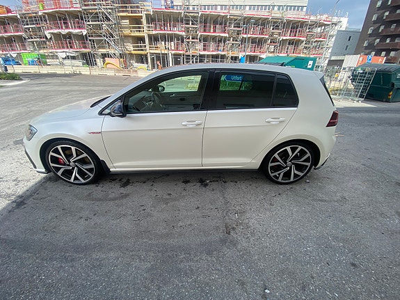 Volkswagen Golf VII 6 of 9