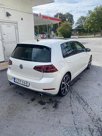 Volkswagen Golf VII 3 of 9