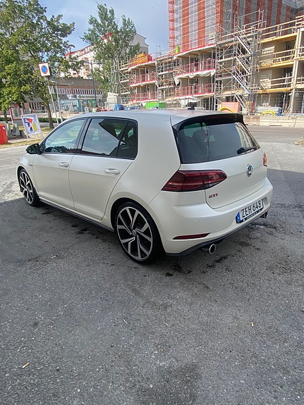 Volkswagen Golf VII 8 of 9