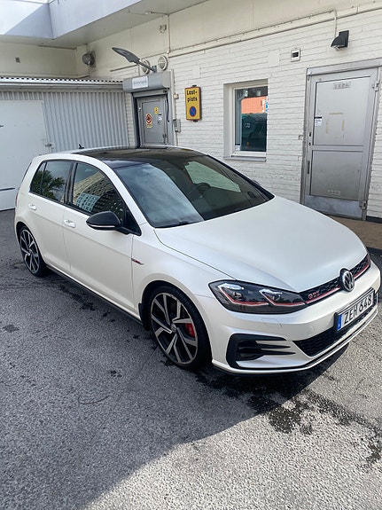 Volkswagen Golf VII 5 of 9