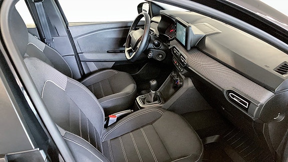 Dacia Sandero 3 of 9