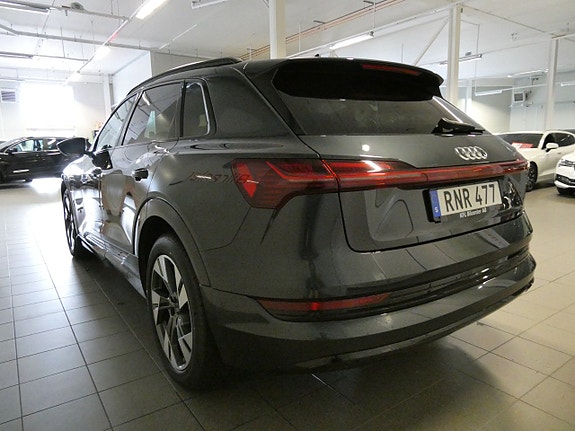 Audi e-tron 13 of 24