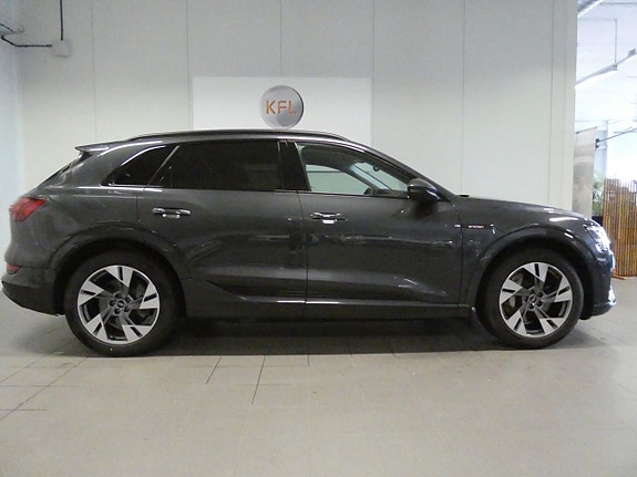Audi e-tron 8 of 24