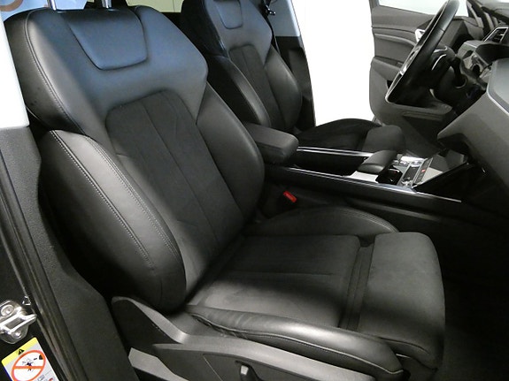 Audi e-tron 18 of 24