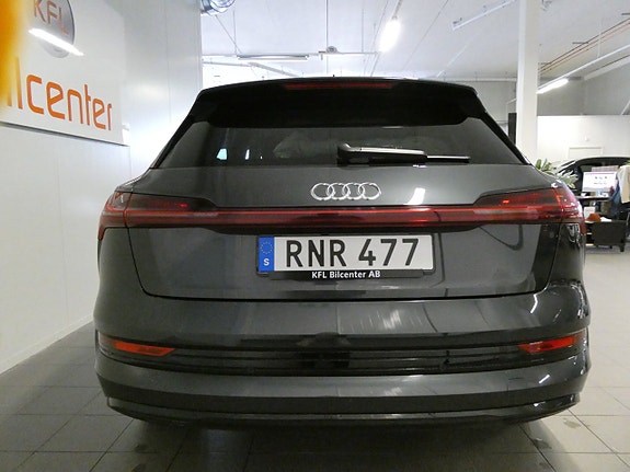Audi e-tron 10 of 24