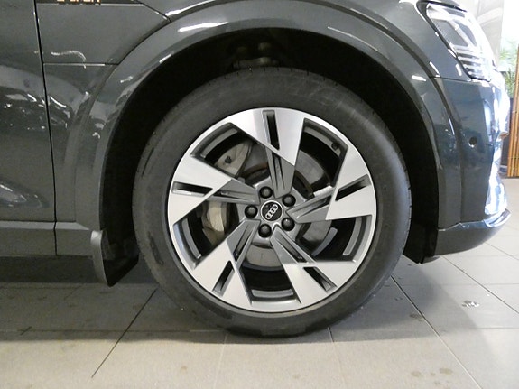 Audi e-tron 7 of 24