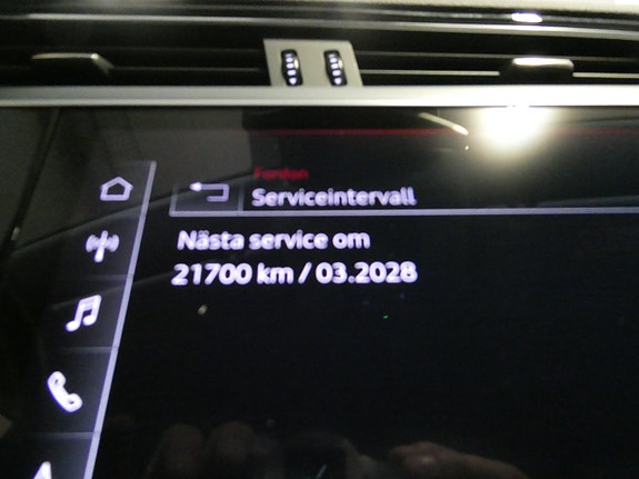Audi e-tron 23 of 24