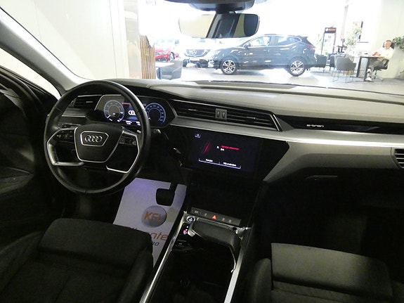 Audi e-tron 17 of 24