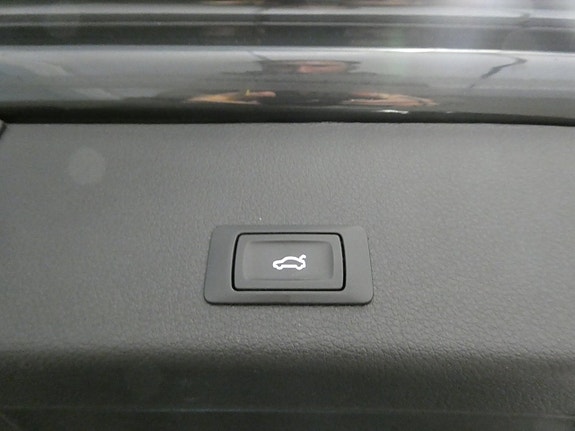 Audi e-tron 11 of 24