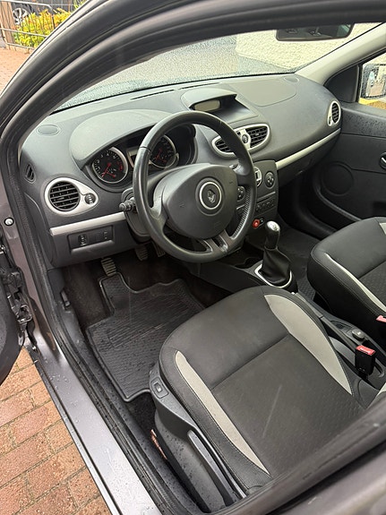 Renault Clio 8 of 12