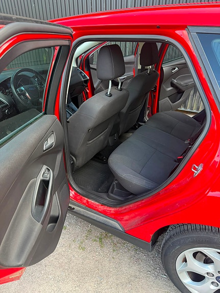 Ford Focus 7 of 13