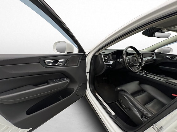 Volvo XC60 11 of 30