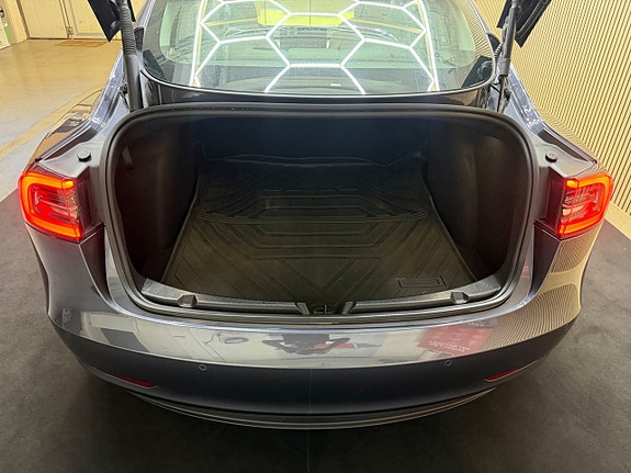 Tesla Model 3 9 of 23