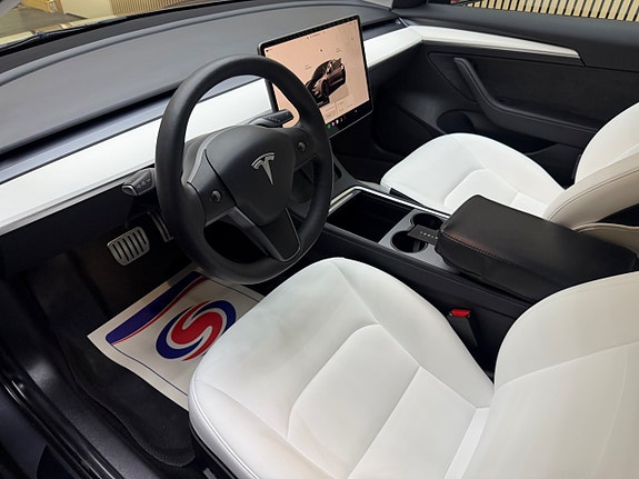 Tesla Model 3 7 of 23