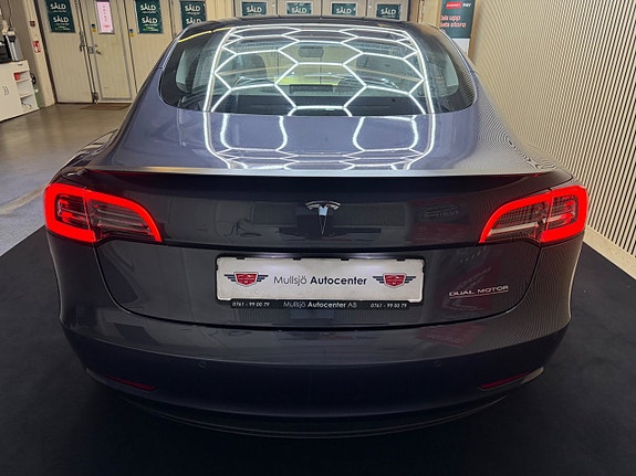 Tesla Model 3 4 of 23