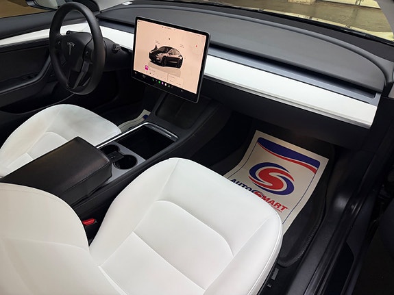 Tesla Model 3 11 of 23