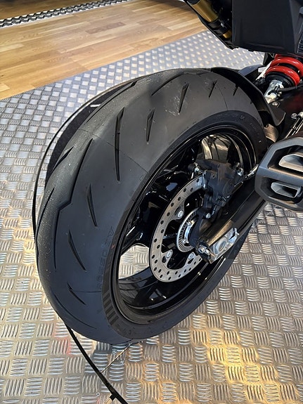 BMW F 900 R 12 of 13