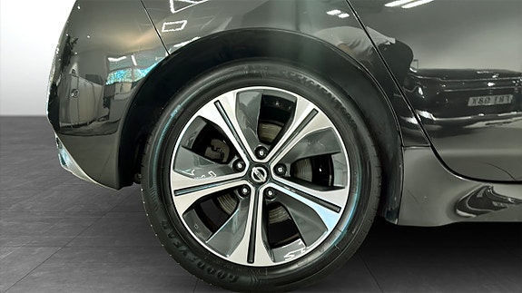 Nissan Leaf 9 of 13