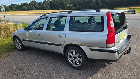Volvo V70 3 of 8