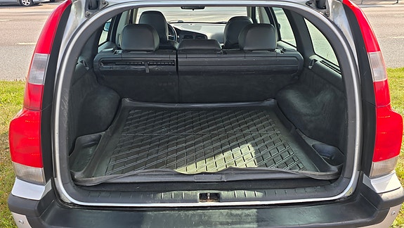 Volvo V70 6 of 8