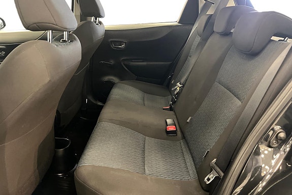 Toyota Yaris 13 of 21