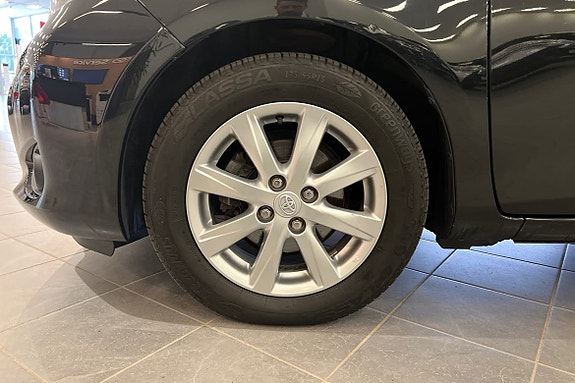 Toyota Yaris 17 of 21