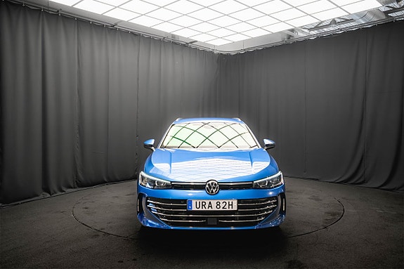 Volkswagen Passat 4 of 29