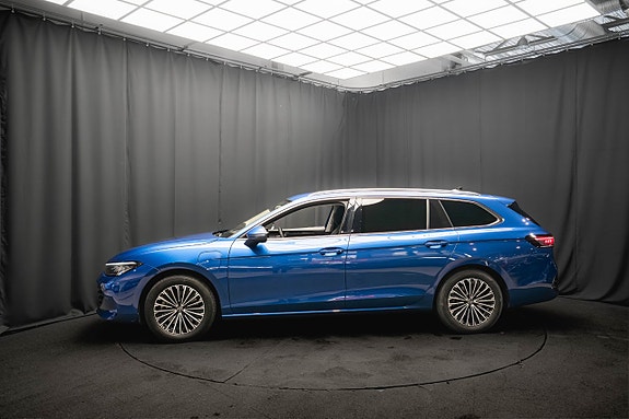 Volkswagen Passat 10 of 29