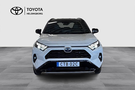 Toyota RAV4 2 of 14