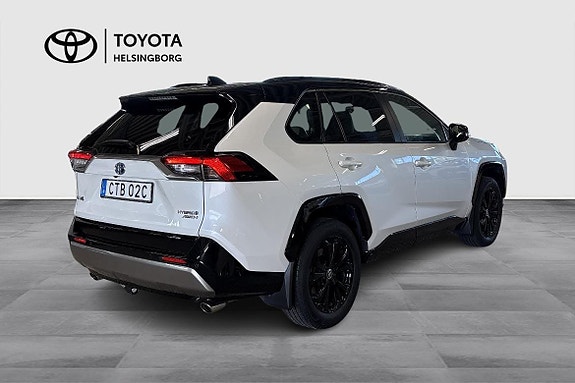 Toyota RAV4 4 of 14
