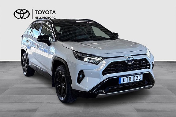 Toyota RAV4 3 of 14