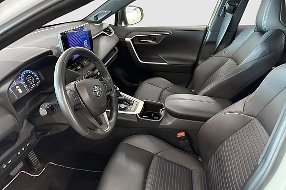 Toyota RAV4 7 of 14