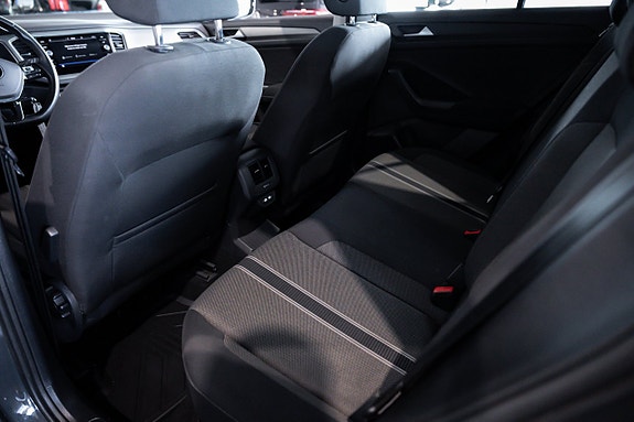 Volkswagen T-Roc 25 of 27