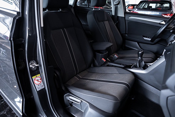 Volkswagen T-Roc 27 of 27