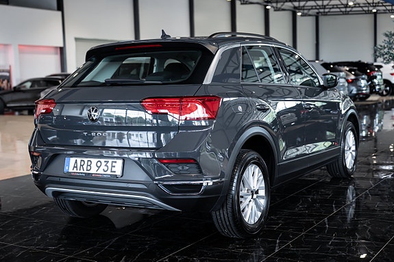 Volkswagen T-Roc 8 of 27