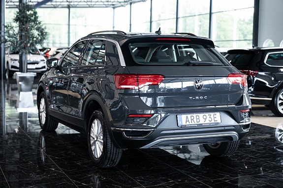 Volkswagen T-Roc 10 of 27