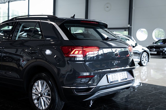 Volkswagen T-Roc 14 of 27