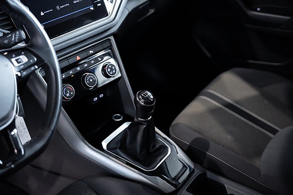Volkswagen T-Roc 16 of 27