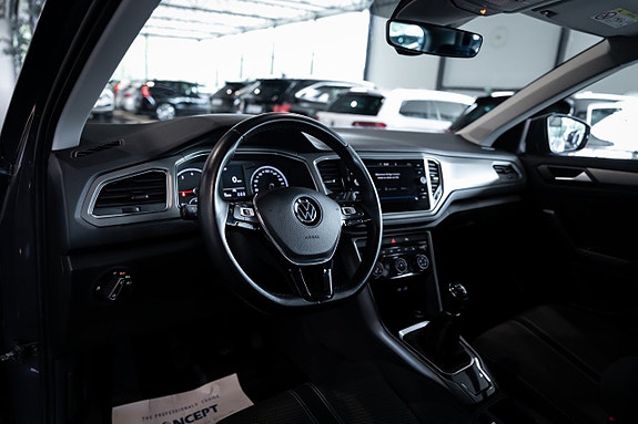 Volkswagen T-Roc 15 of 27