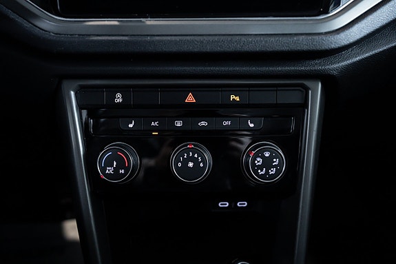 Volkswagen T-Roc 22 of 27