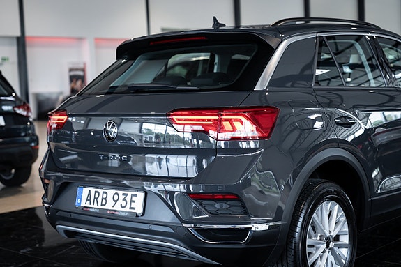 Volkswagen T-Roc 12 of 27