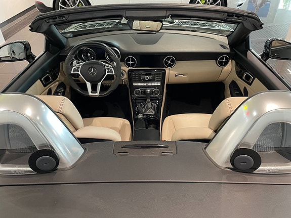 Mercedes-Benz SLK55 12 of 17