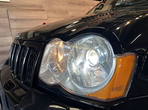 Jeep Grand Cherokee 21 of 25