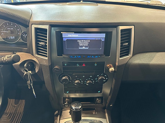 Jeep Grand Cherokee 15 of 25