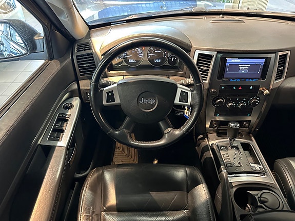 Jeep Grand Cherokee 13 of 25