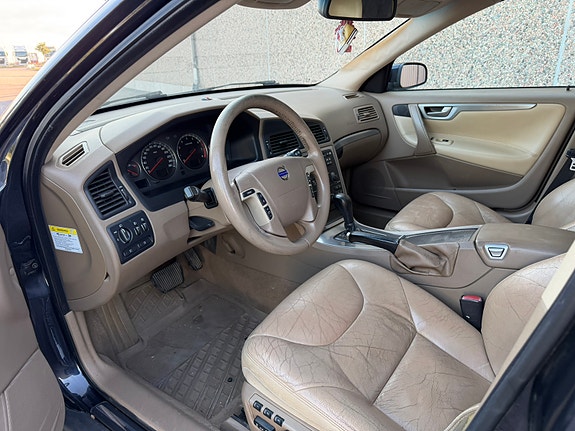 Volvo V70 6 of 22