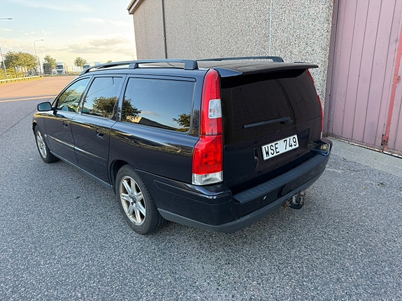 Volvo V70 2 of 22